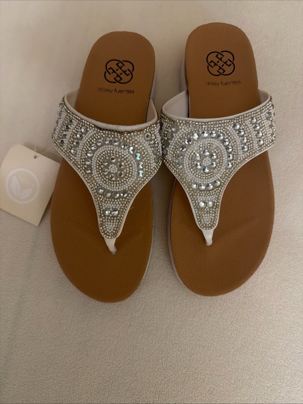 Daisy Fuentes White Embellished  Thong SandalsSz10